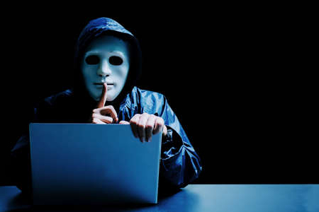 les-lundis-du-numerique-securite-en-ligne-eviter-les-arnaques-mail-sms-telephone